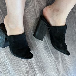 Size 4 Black Sewed Block Heel Slides  