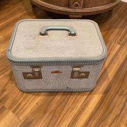 Sweet Vintage Make Up Case