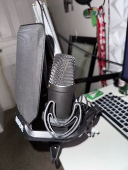 Rode NT1 microphone