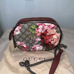 Gucci GG Blooms Supreme Canvas Shoulder Bag