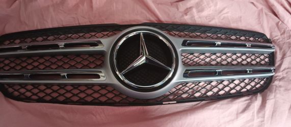 2017-2019 MERCEDES BENZ . FRONT GRILL