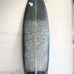 Surfboard – Blue/Green 3-Fin Thruster – Mid-length / Good Condition