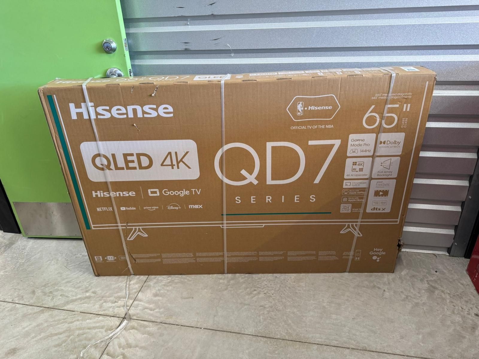 Hd389 65” Hisense smart 4k Qled tv floor model
