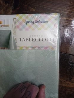 5 Pastel Green Table Cloths
