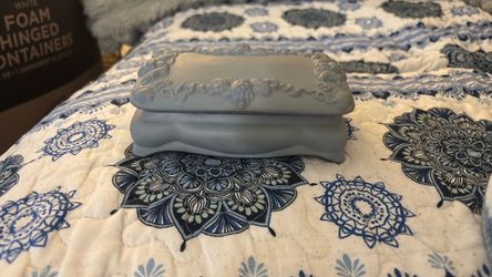 This is a vintage Wedgwood Jasperware trinket box.