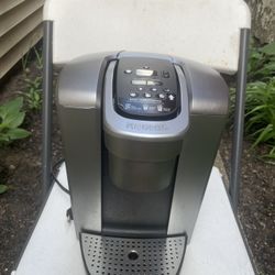 Keurig k-Elite k90  The Keurig® K-Elite™ brewer blends a premium finish and programmable features to deliver both modern design and the ultimate in be