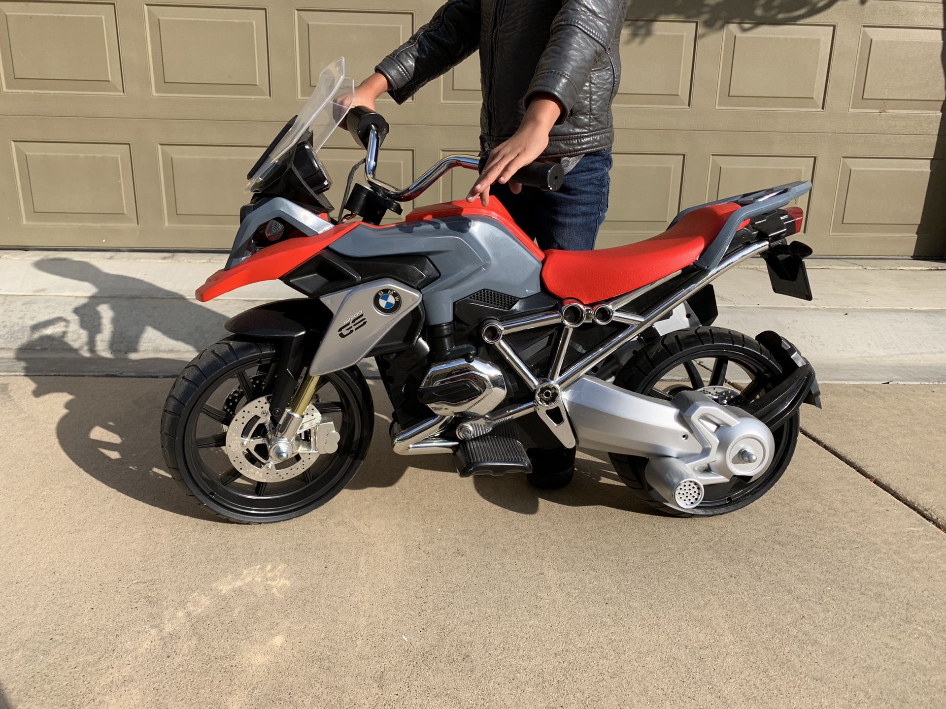 BMW R1200GS Electric Motorcycle Ride On (includes set of training wheels)