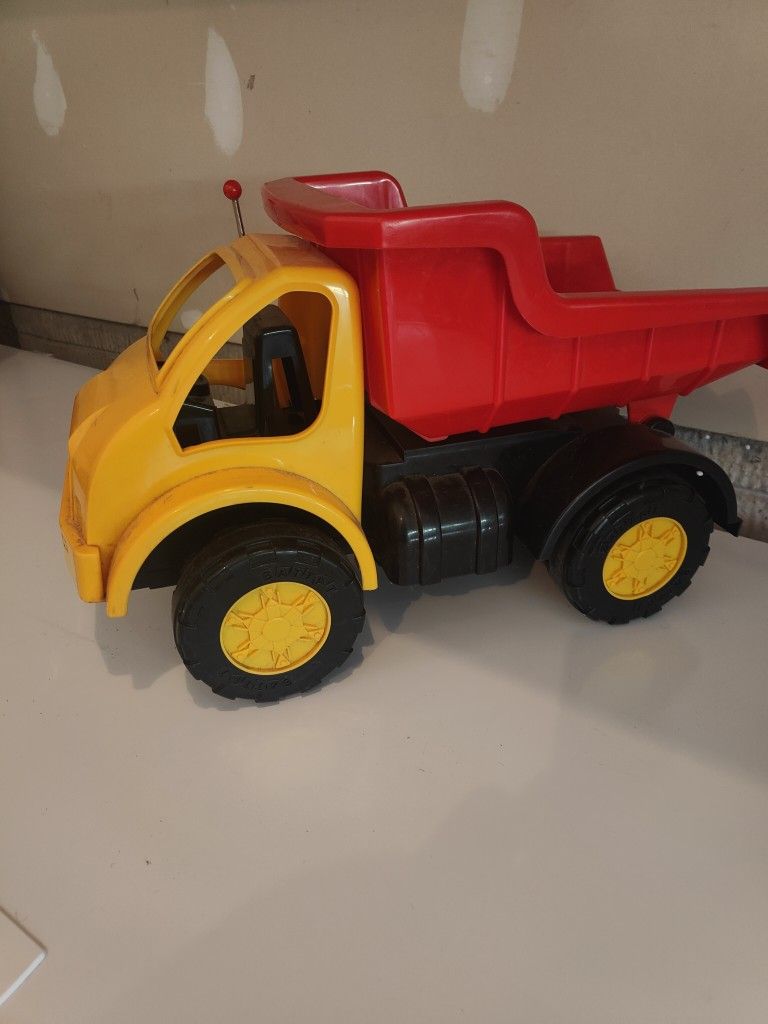 Big Dump Toy Truck Working. Battery Not Included.