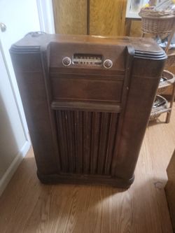 40's Radio Still Works 