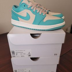 Womans Size 7 Air Jordan 1 Low 