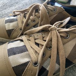  Burberry Shoes 