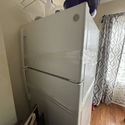  Like New Fridge 