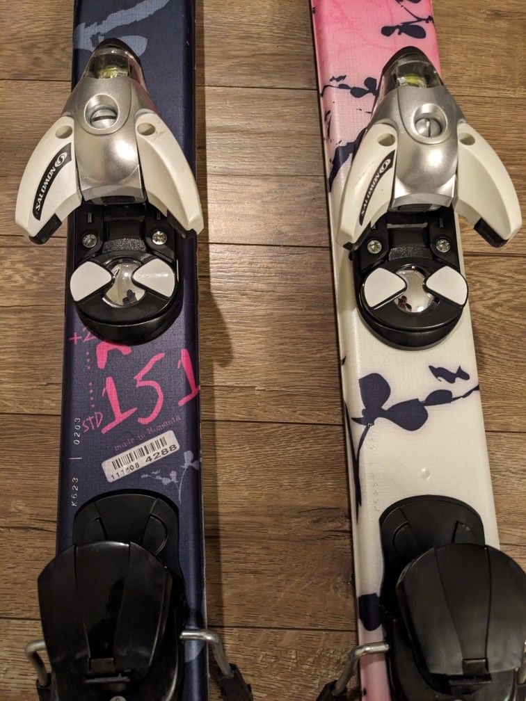 Salomon Temptress women's ski 151cm. Pink, Black, And White for