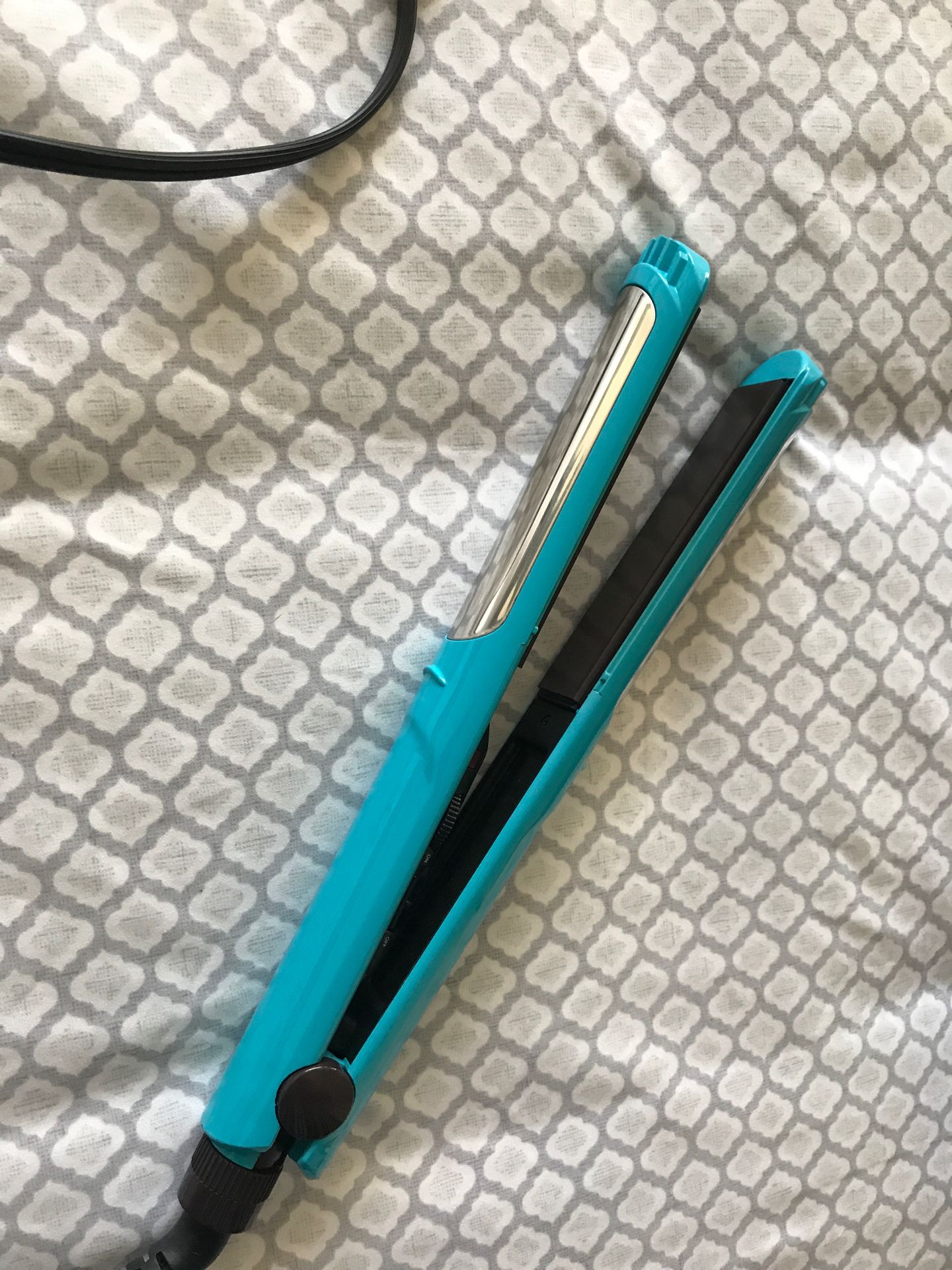 Double sided straightener