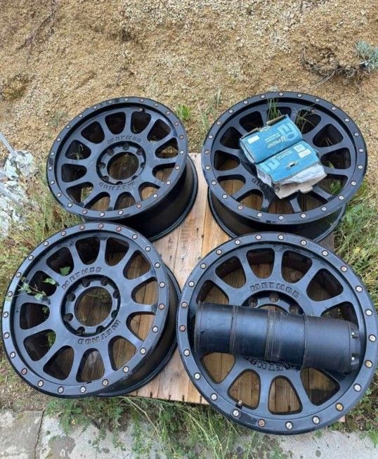 METHOD WHEELS F250 WHEELS BOLT PATTERN 8X170 SIZE 20" PRICE 650 for