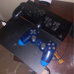2 Ps4 Comtrollers 