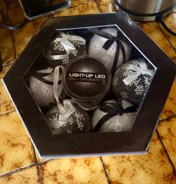 NFL Raiders 6 LED Ball Ornaments