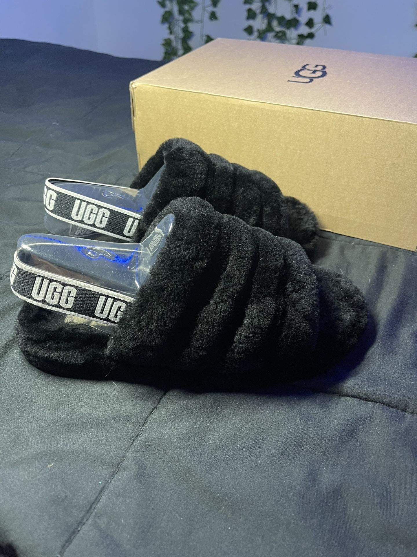 Size 6y black ugg slide sandals 