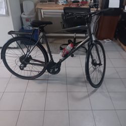 Specialized men's XL sirrus Hybrid Bike 24 speed 2019