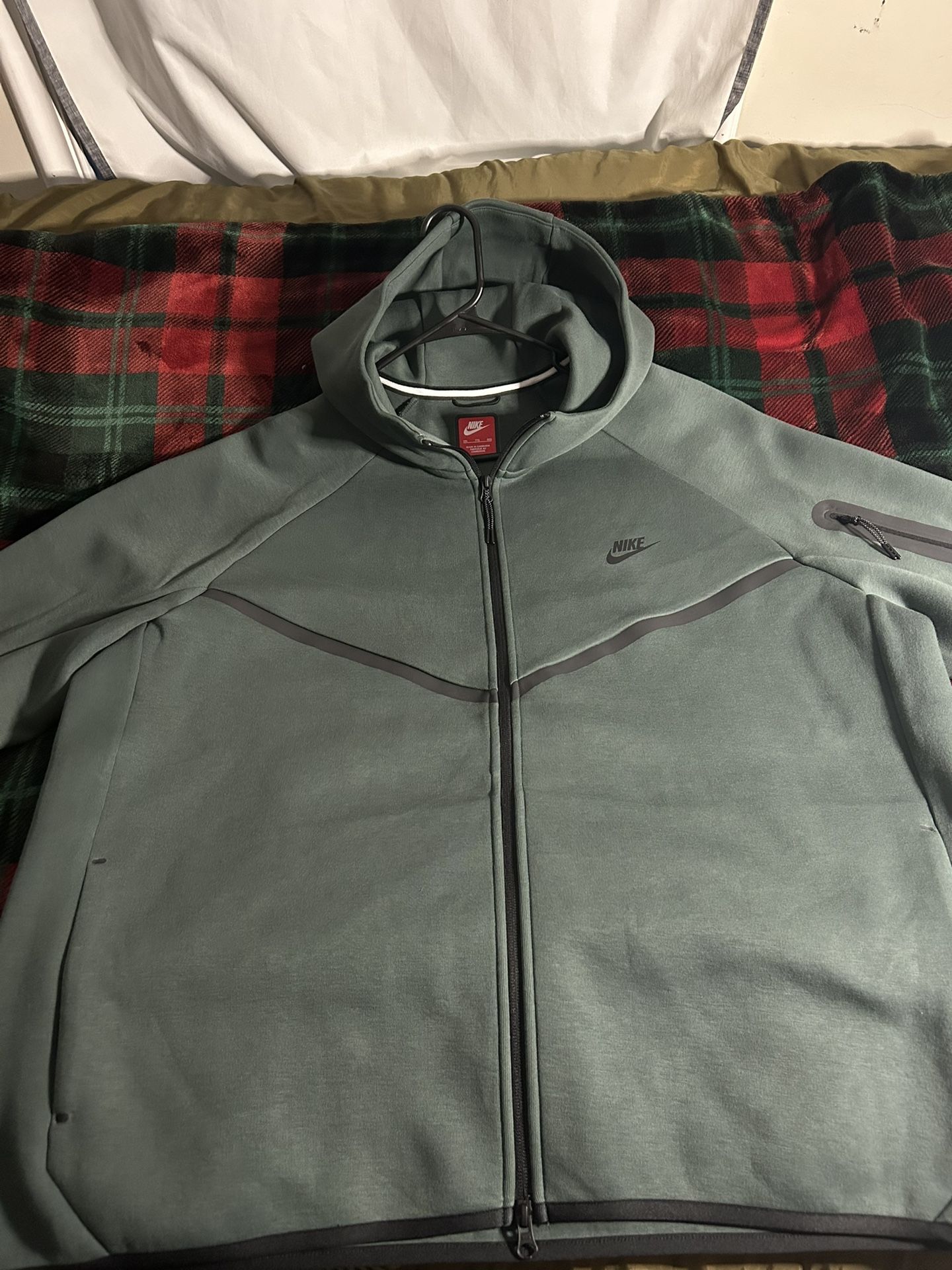 Men’s Nike Tech Fleece (green)
