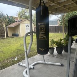 Everlast Heavy Bag And Stand 100lb