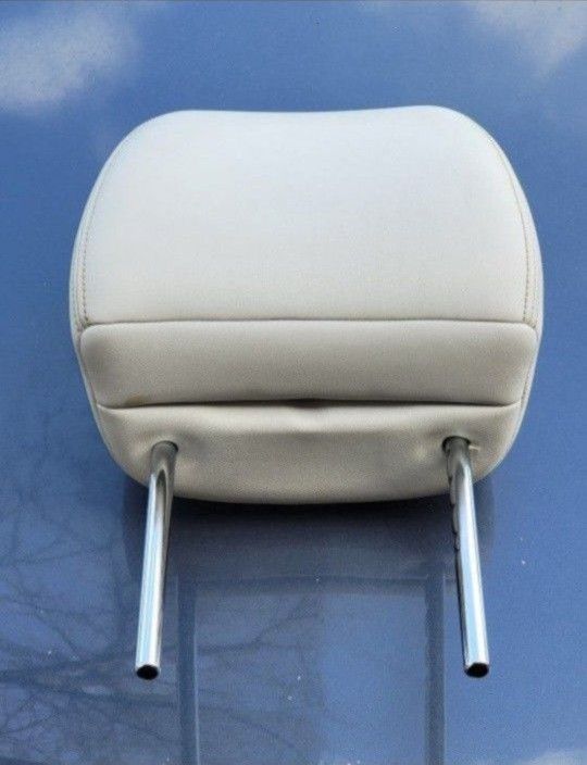 2007-2013 Infiniti G37 Front Headrest