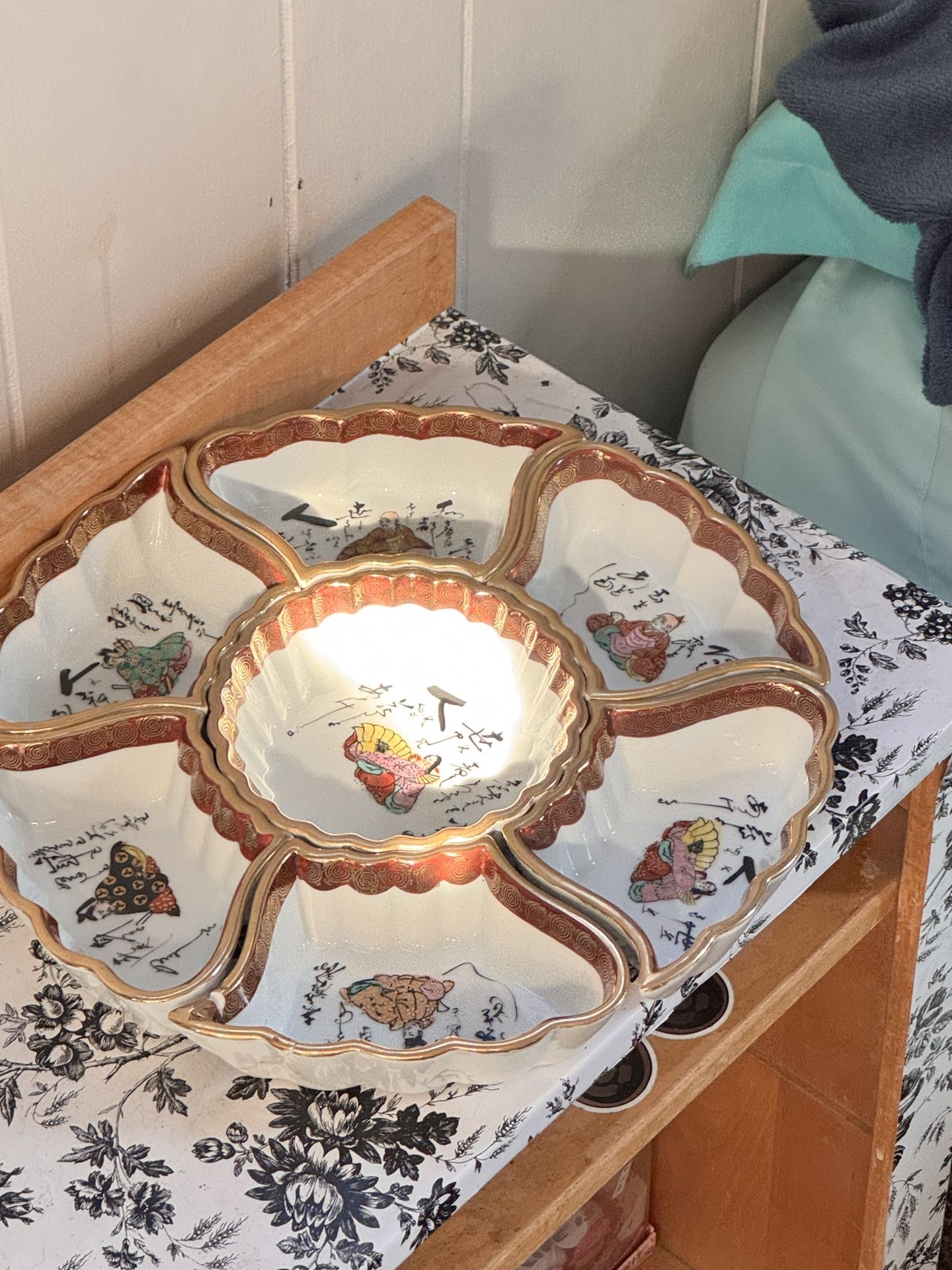 Mid-Century White&Gold Kutani porcelain sweet meat tray of seven