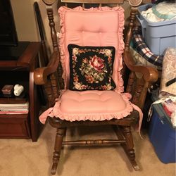 Gorgeous ! Wooden Vintage Rocking Chair With Rose Flower Carvings 