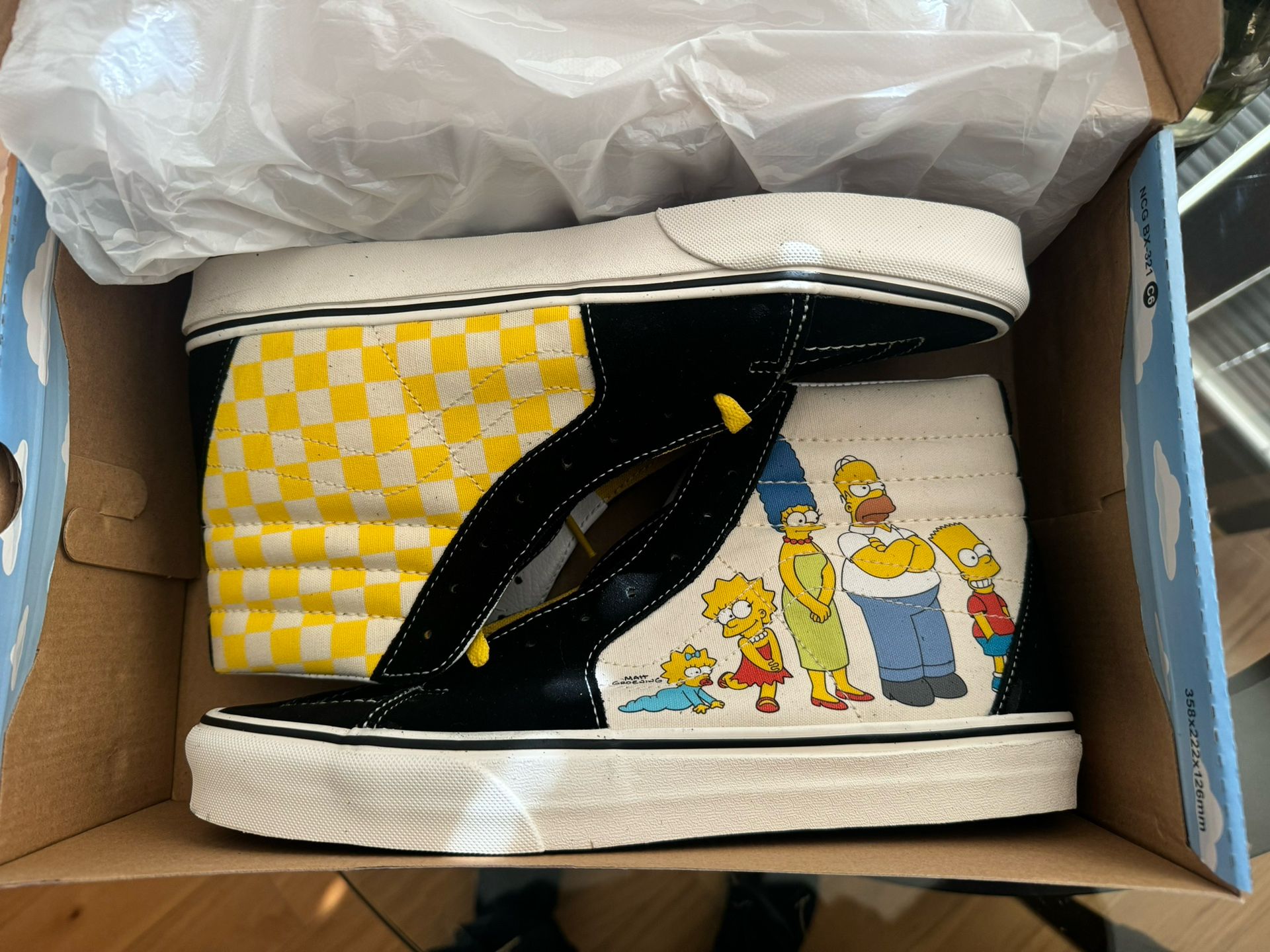 The Simpsons Sk8 Hi -Never Worn - Brand New