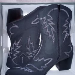 Black Suede Woman's Boots 