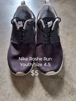Nike Roshe Run Shoes Youth Size 4.5