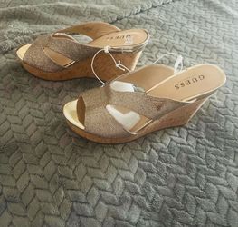 NEW GUESS GOLD SANDALS SIZE 8.5