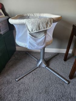 Halo bassinet swivel sleeper