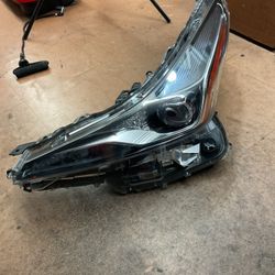 Toyota Camry 2018–2020 OEM Right Passenger Headlight – Halogen