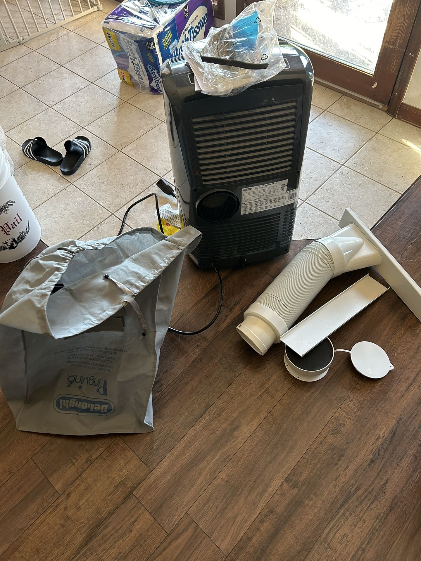 Air Conditioner delonghi pinguino