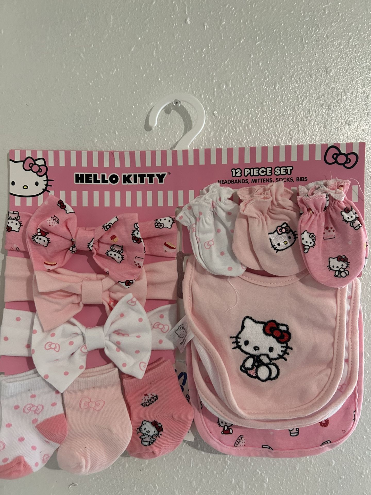 Hello Kitty Baby Mittens,bows, Buns, And Socks