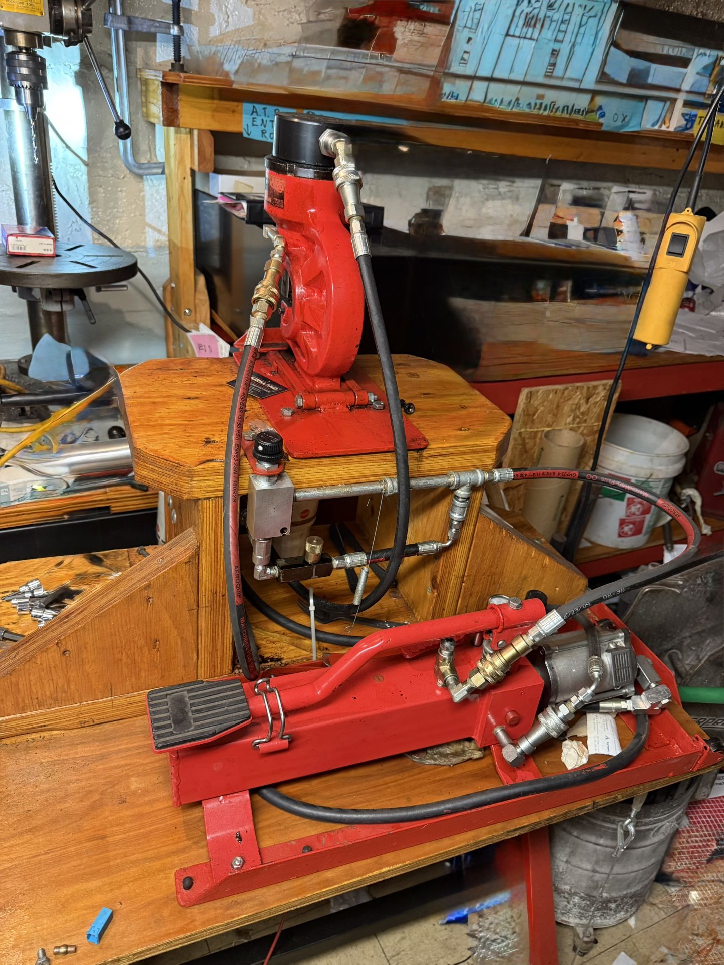 HYDRAULIC HOLE PUNCHING MACHINE. BUYER MUST DISASSEMBLE,PICK UP AND DELIVER.$150.00 OR BEST OFFER.