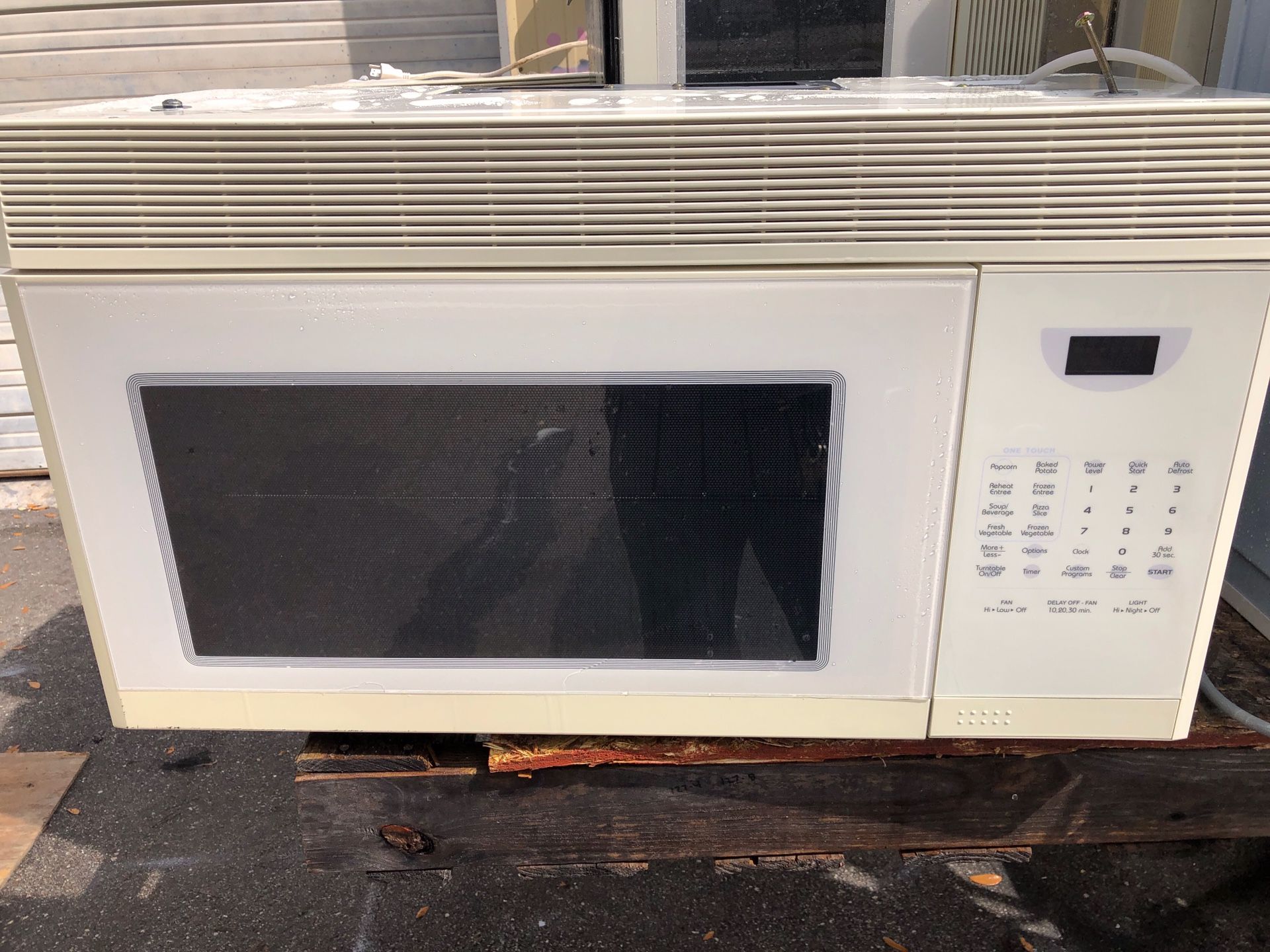 Magic chef microwave oven