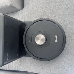 Shark matrix robot vacuum