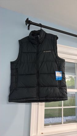 Size S,M,L Columbia Black Puffer Vest with Tags