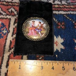 Vintage Medallion On Velvet Pull