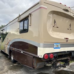 Ford P30 1997 Motor home RV, Salvage Title  Thumbnail