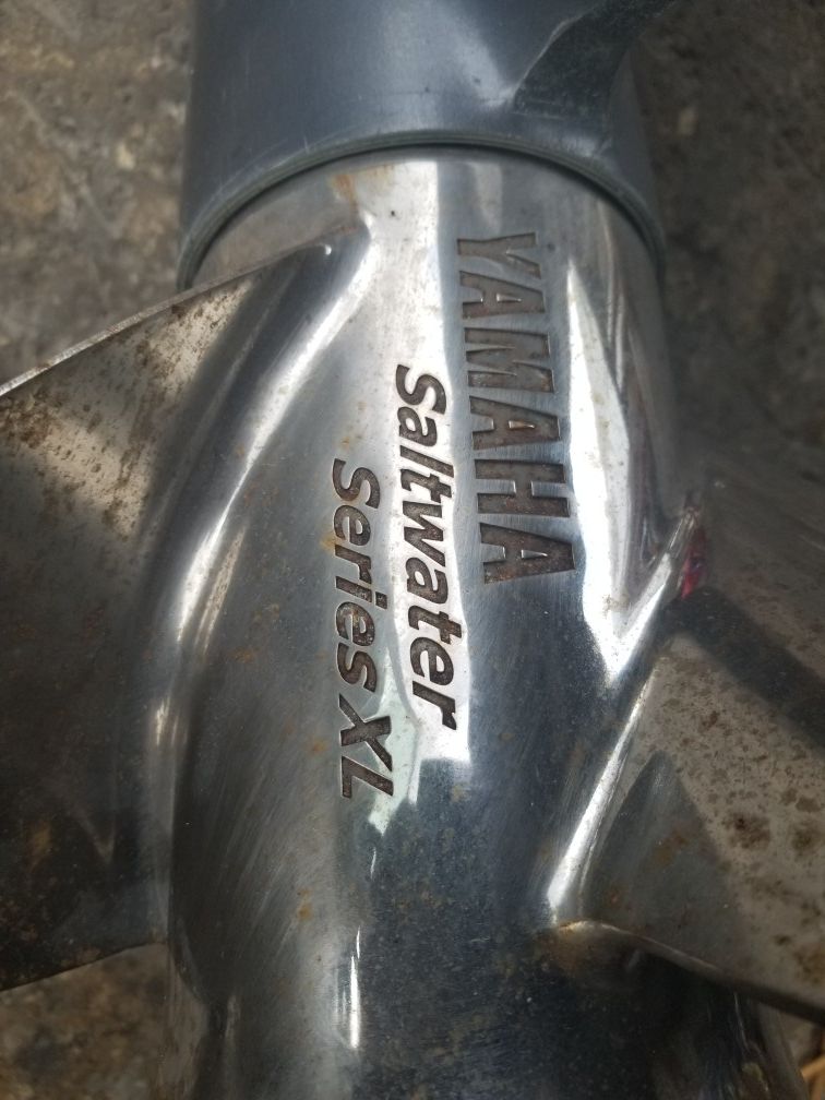 YAMAHA f350 30 Inch Right-hand lower unit