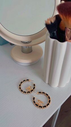 CC women’s earrings