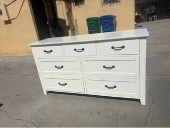 White Pottery Barn Stratton 7-Drawer Dresser - 🚚