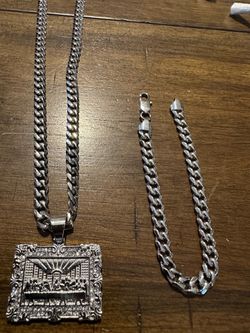 Cuban chain set with last supper pendant