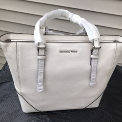 Authentic Michael Kors Purse 👜 For Women 