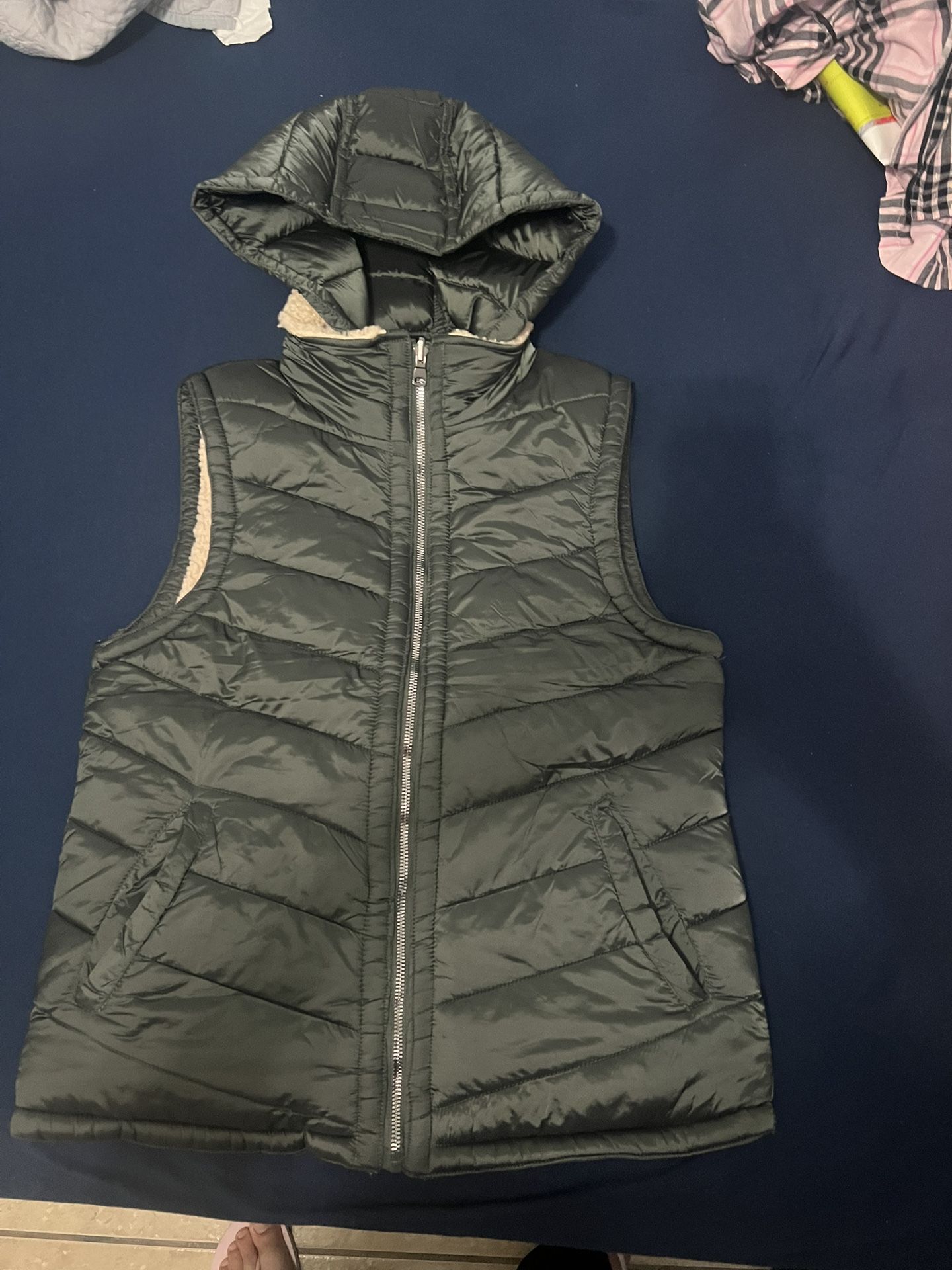 Women’s Puffer Vest with Sherpa Lining-size M
