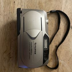 FujifilmFinePix 1400 Zoom Digital Camera 