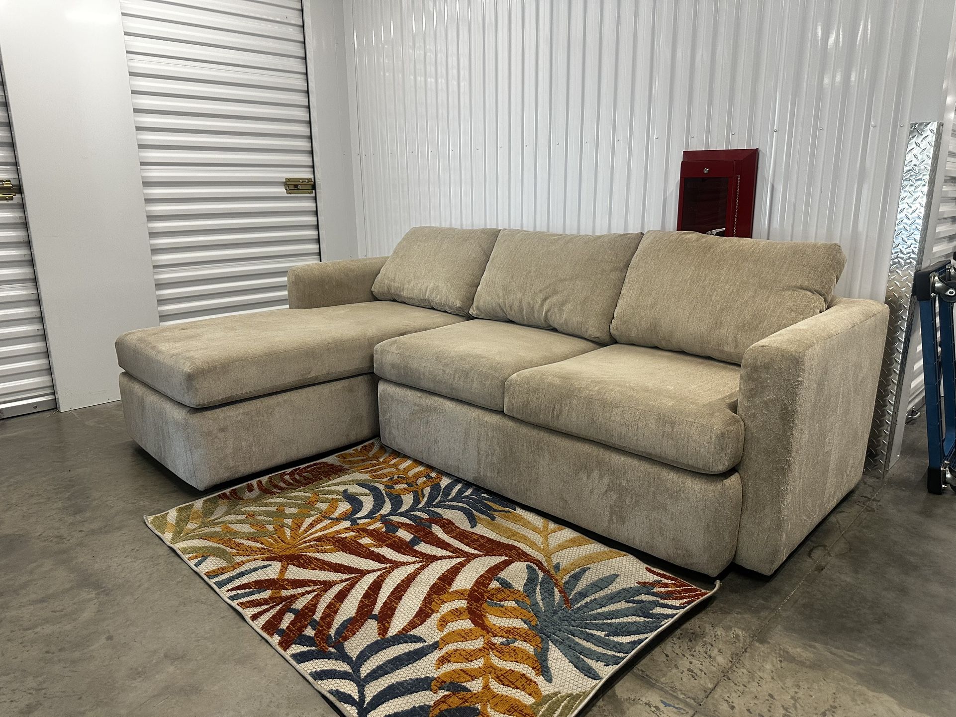 BEIGE SECTIONAL COUCH W/ FREE DELIVERY